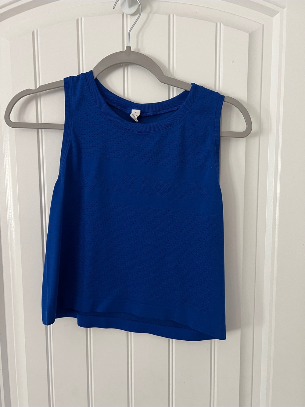 Lululemon cropped tank size 4 blue